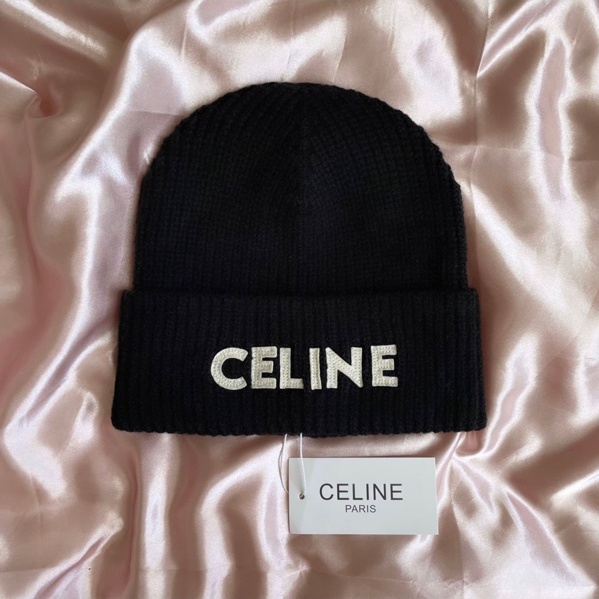 CELINE セリーヌ ニット帽 帽子 ユニセックス 新品 美品 タグ CELINE セリーヌ ニット帽 帽子 ユニセックス 新品 美品 タグ