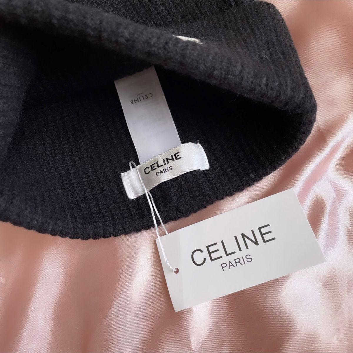 CELINE セリーヌ ニット帽 帽子 ユニセックス 新品 美品 タグ CELINE セリーヌ ニット帽 帽子 ユニセックス 新品 美品 タグ