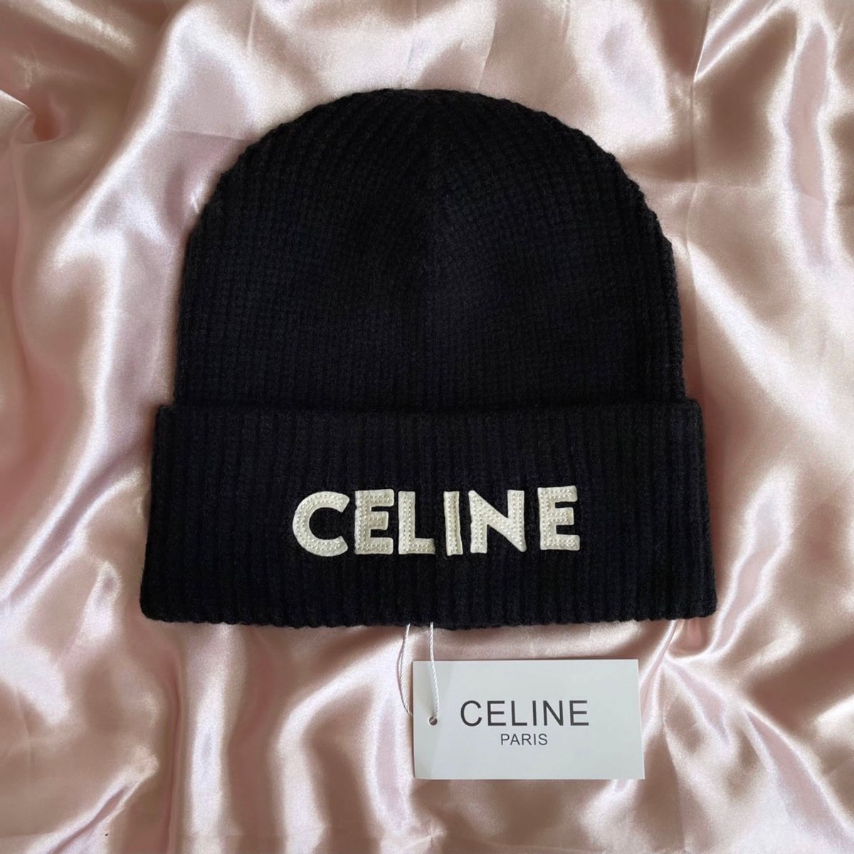 CELINE セリーヌ ニット帽 帽子 ユニセックス 新品 美品 タグ CELINE セリーヌ ニット帽 帽子 ユニセックス 新品 美品 タグ