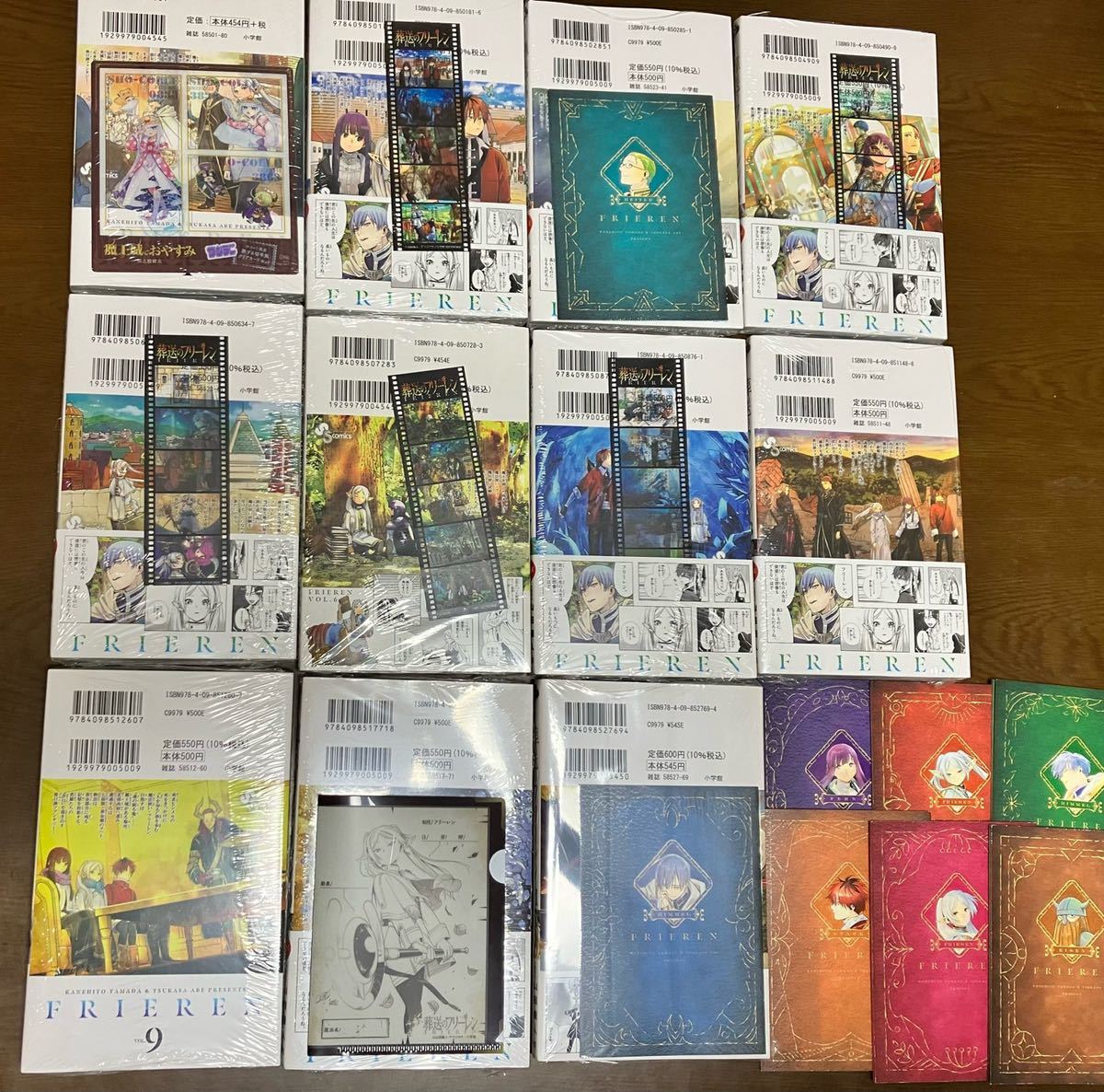 送料込 新品未開封 葬送のフリーレン 1巻 〜 11巻 全巻セット 先着購入特典 魔導書型ミニノート フィルム風シール ノベルティ フルコンプ漫画、コミック