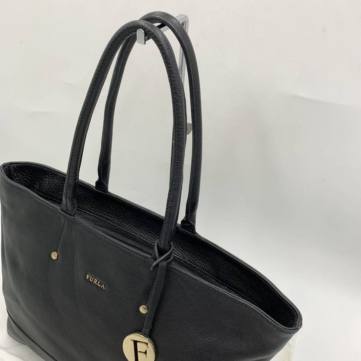 H☆良品/高級感溢れる!! '洗練されたデザイン' FURLA フルラ 本革 レザー ショルダー トートバッグ 手提げ 肩掛け ハンドバッグ 婦人鞄 BLK_画像2