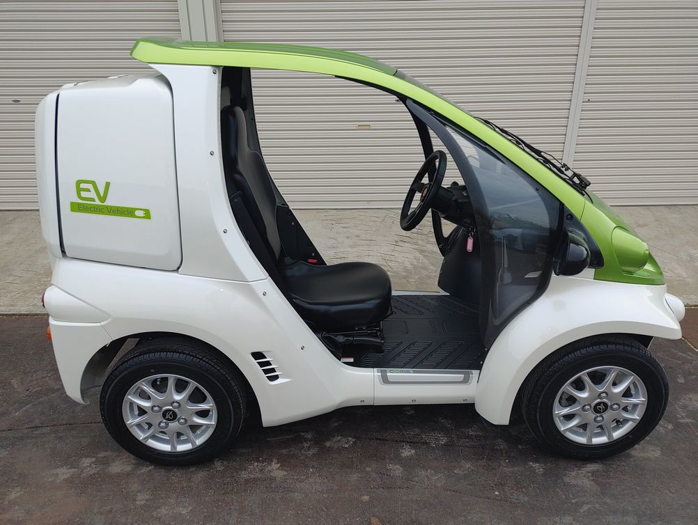 ★令和元年12月 トヨタオートボディ社製 小型EV COMS コムス B-COMデリバリー オプション満載 バックモニター 補器バッテリー新品交換済★_画像4