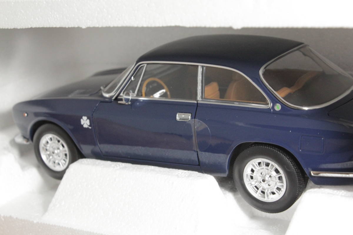 NOREV 1/18 アルファロメオ 1300 GT ジュニア 1973 Dark Blue_画像4