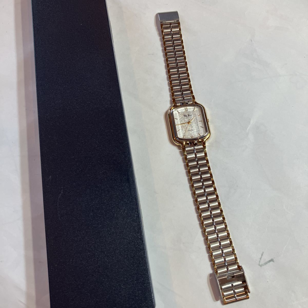 腕時計　TITA　ROSSI　QUARTZ 男性用　美品　ジャンク扱い　電池切れ　ケース付き_画像1