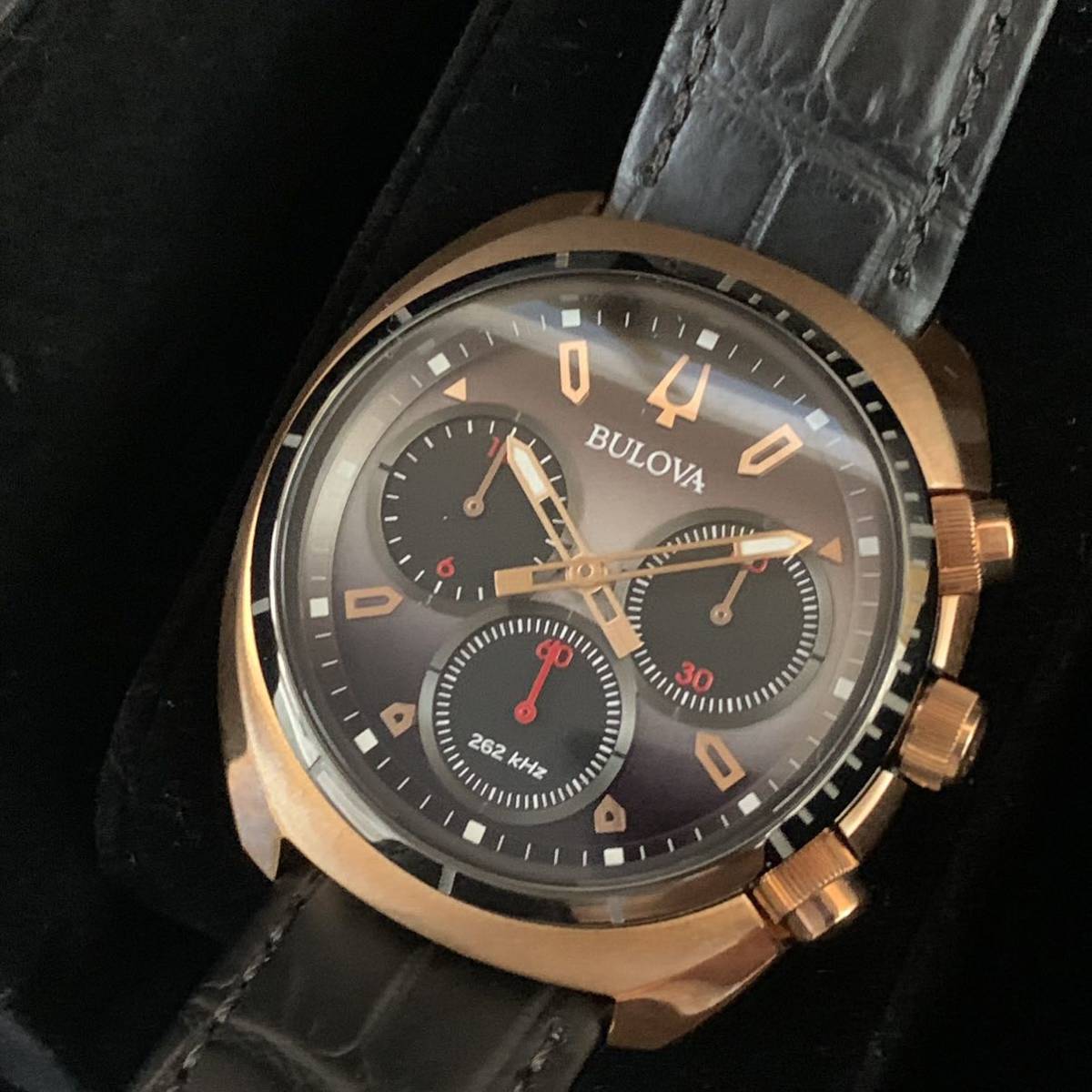 世界的に有名な CURV ブローバ 【未使用】BULOVA カーブ ゴールド