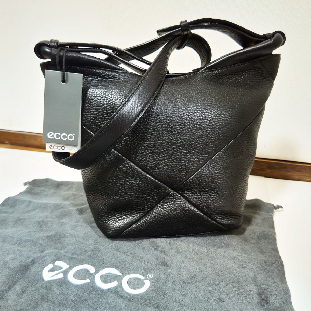 未使用新品☆ECCO(エコー) レザーショルダーバッグ 保管袋付き ☆本革牛革/ 鞄/レディースバッグ/通勤通学/ 2way/斜めがけ/トートバッグ