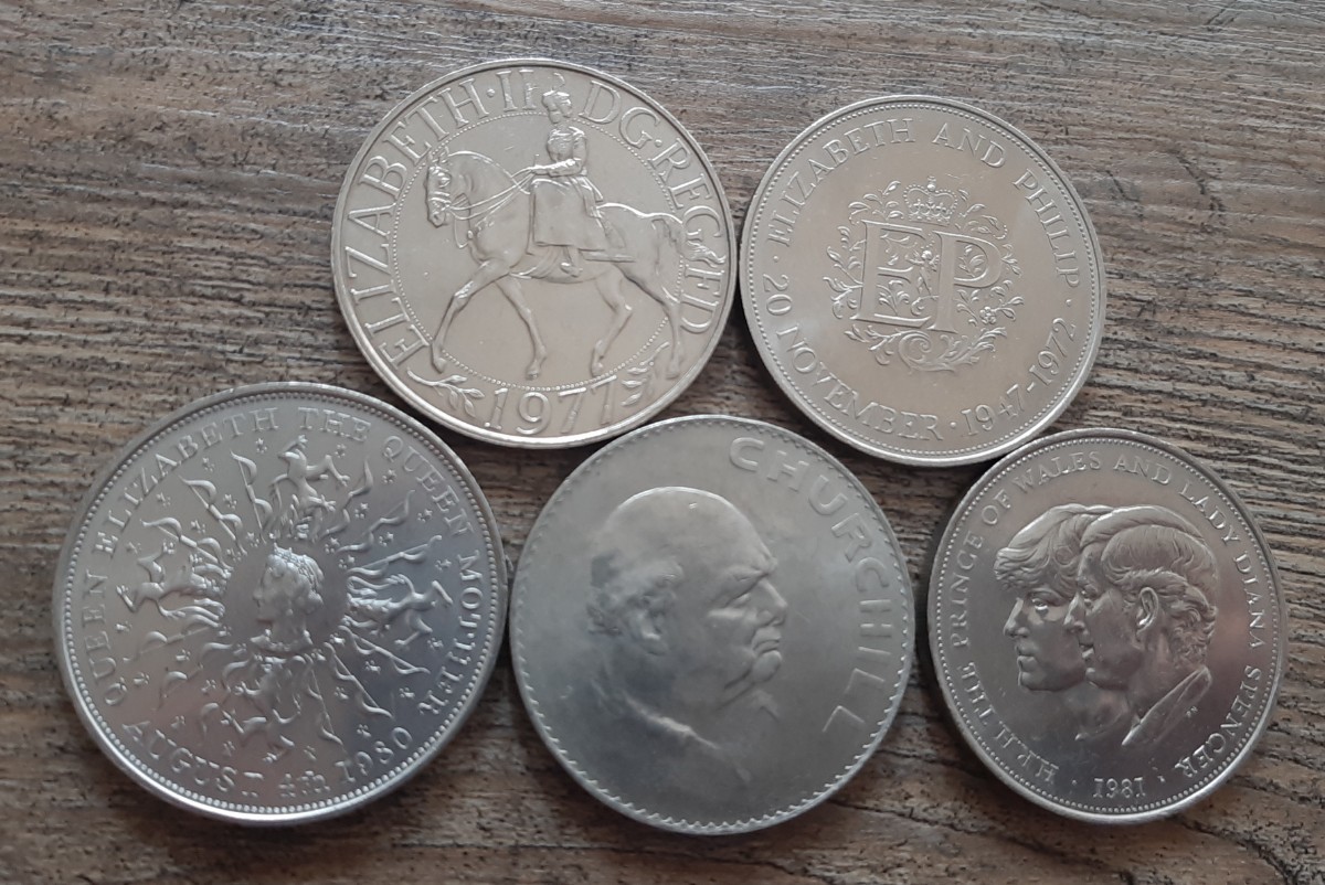 英国 イギリス ブリティッシュ クラウン コイン 5シリング 5種類28g 39mm 美品です 本物 1965年1972年1977年1980年1981年エリザベス女王_画像1