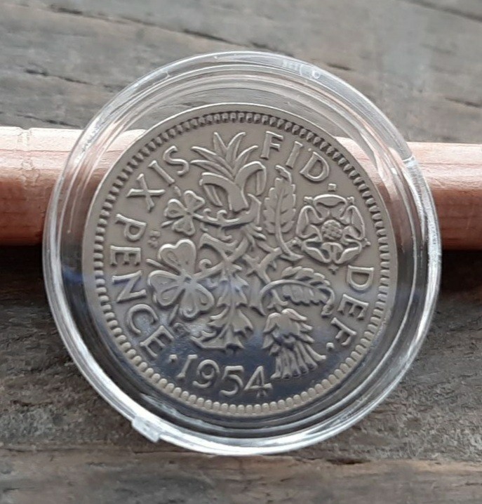 幸せのシックスペンス イギリス 1954年ラッキー6ペンス 本物古銭英国コイン_画像1