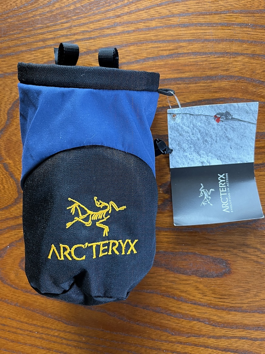 タグ付きカナダ製【ARC'TERYX】チョークバックＬ　青