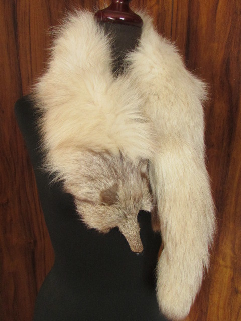 豪華 リアルファー キツネ きつね 狐 ホワイト フォックス 襟巻き 毛皮 剥製 ショール マフラー 白 尻尾 着物 和装 送料無料
