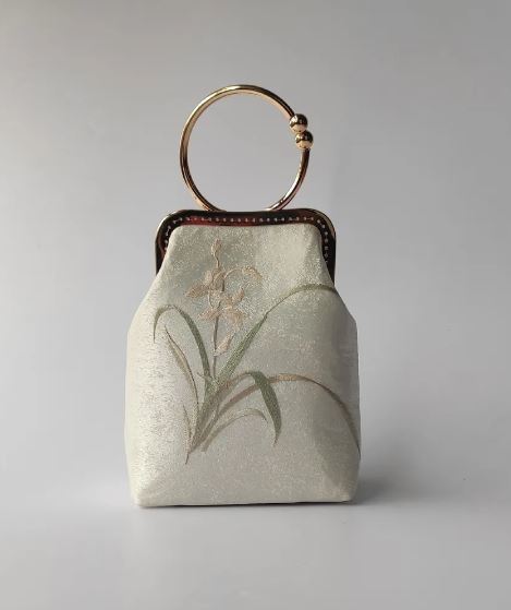 女性のための花の刺繍が施されたヴィンテージのハンドバッグ チェーンが付いたショルダーバッグ