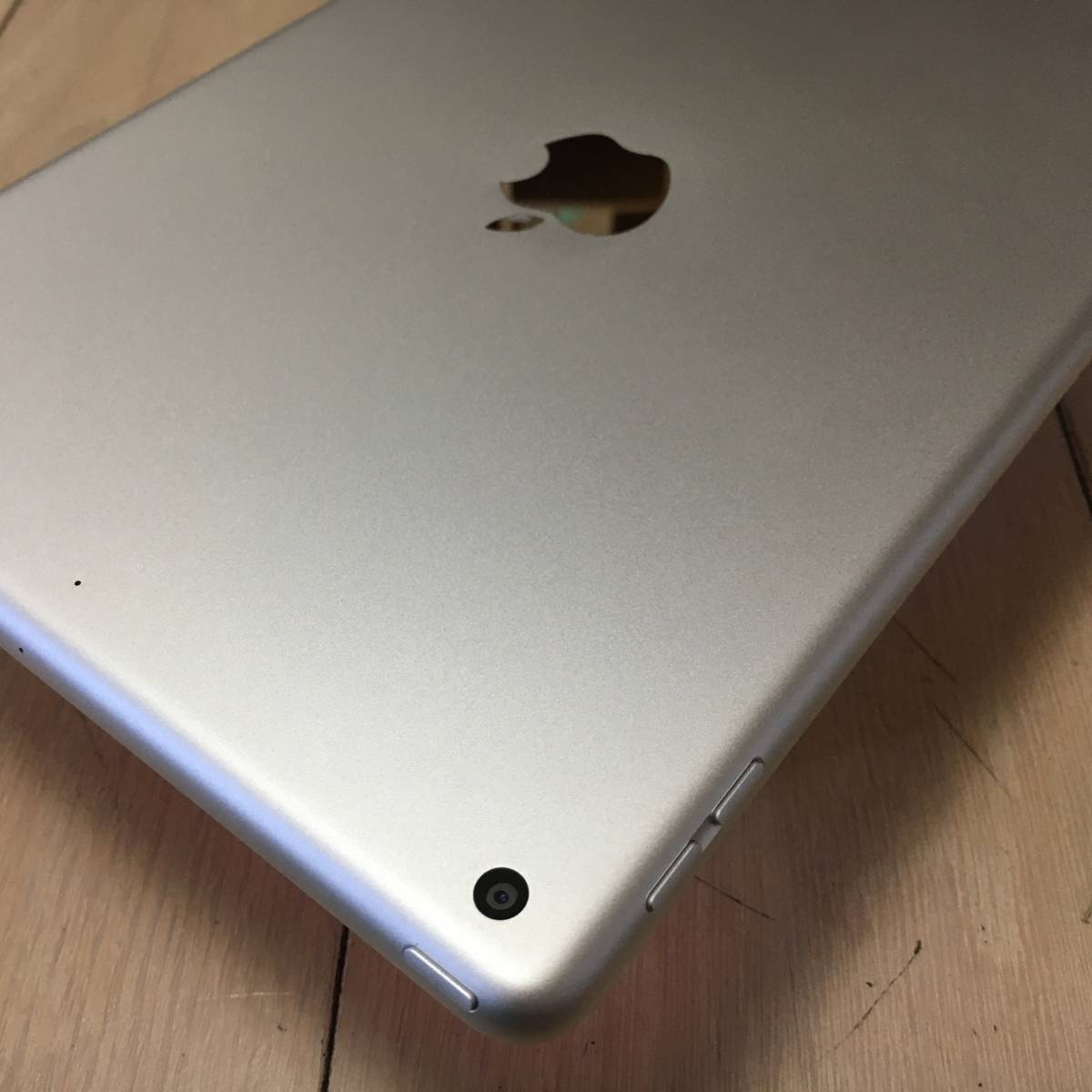9日まで 387) Apple iPad 第6世代 WiFi 32GB シルバー-