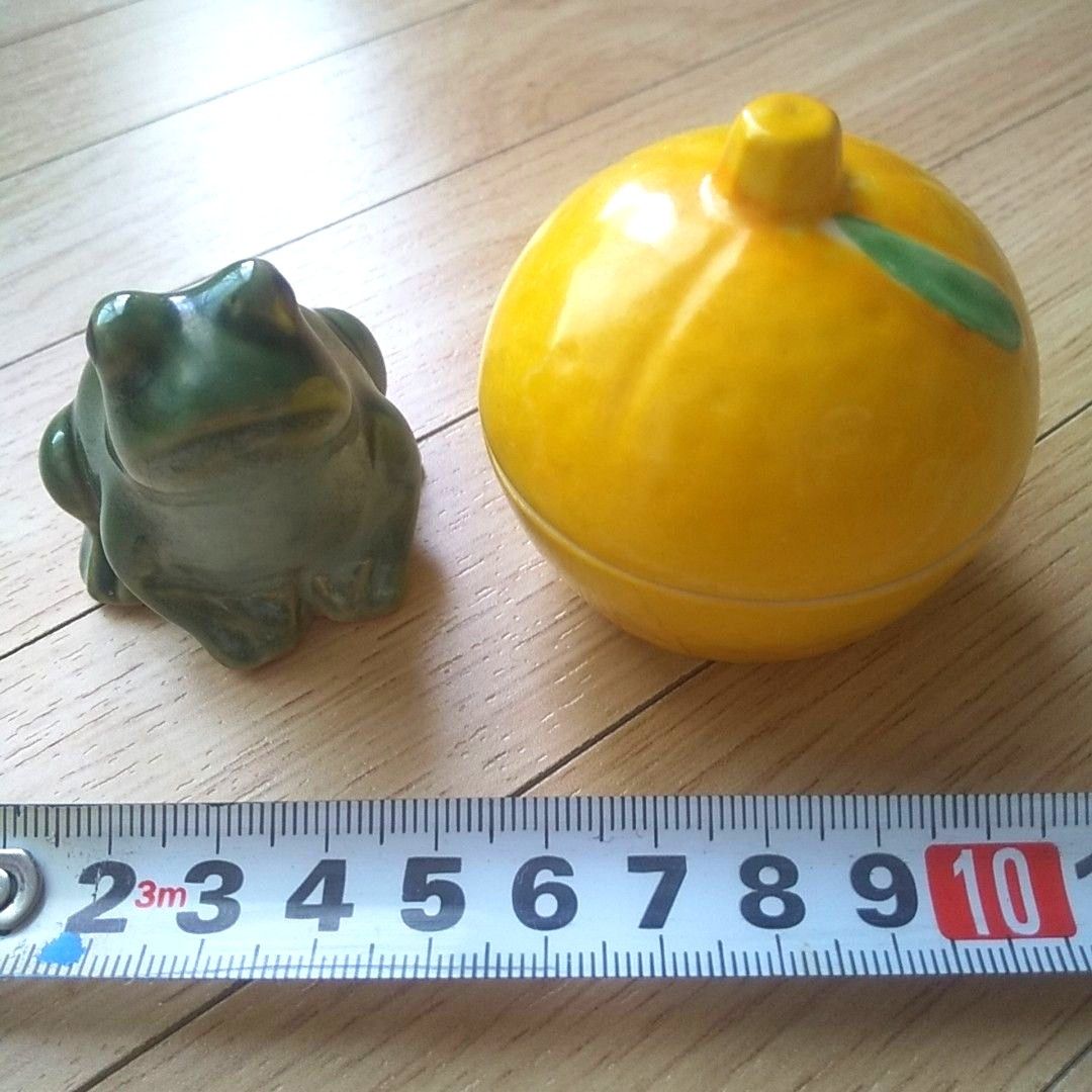 ◆蛙 カエル 置物 飾り 人形  柚子 ゆず 小物入れ ジュエリーケース 陶器製 インテリア 小物 ２点セット◆