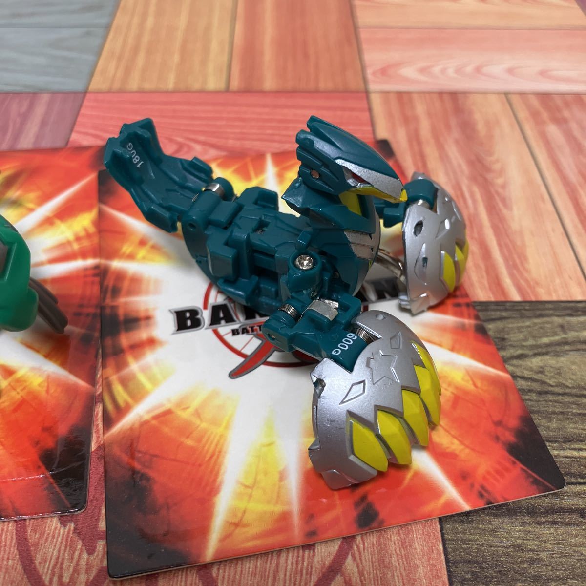 爆TECH! 爆丸 翼ファルコ 隼フォッカー　BAKUGAN フィギュア2体セット_画像4