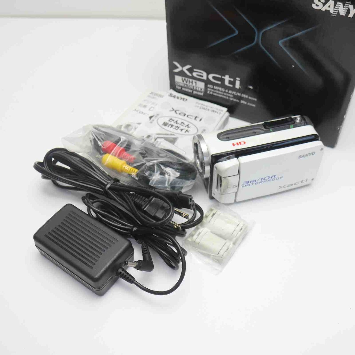 殿堂 Xacti SANYO 即日発送 ホワイト DMX-WH1 美品 デジタルビデオ