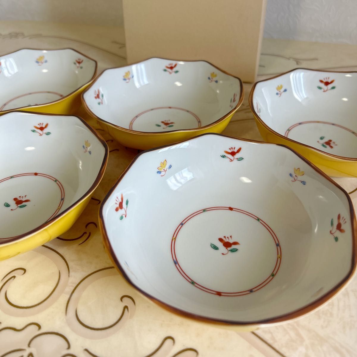 たち吉 黄釉 赤絵 花紋 中鉢揃 5枚セット 煮物鉢 八角鉢 深皿 たち吉 黄釉 赤絵 花紋 中鉢揃 5枚セット 煮物鉢 八角鉢 深皿