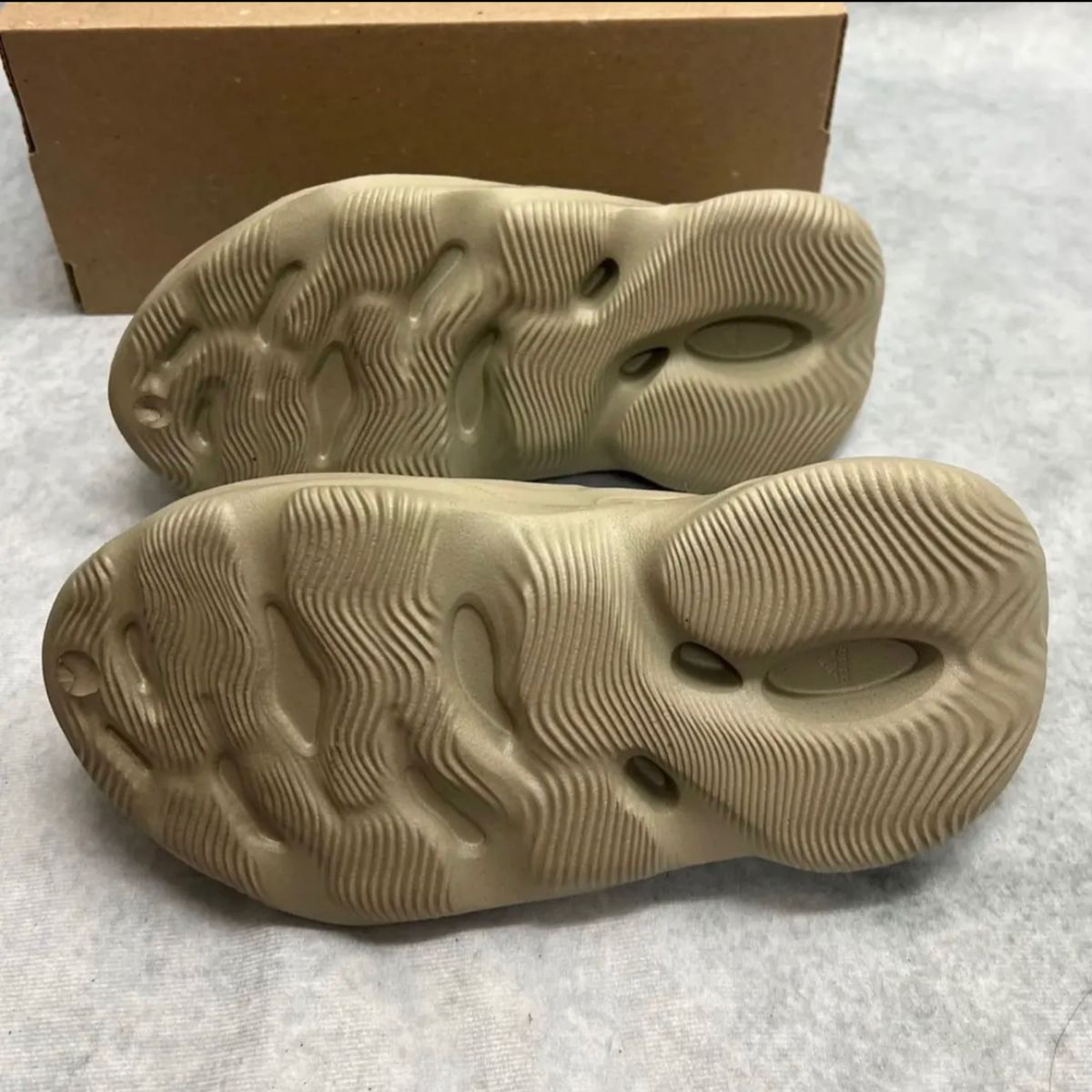 美品✨アディダス イージーフォーム ランナー スローンセージ サンダル-