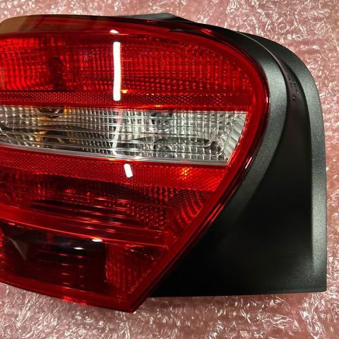 メルセデスベンツ Aクラス 純正 テールランプ 左 A1769060100 メルセデスベンツ Aクラス 純正 テールランプ 左 A1769060100