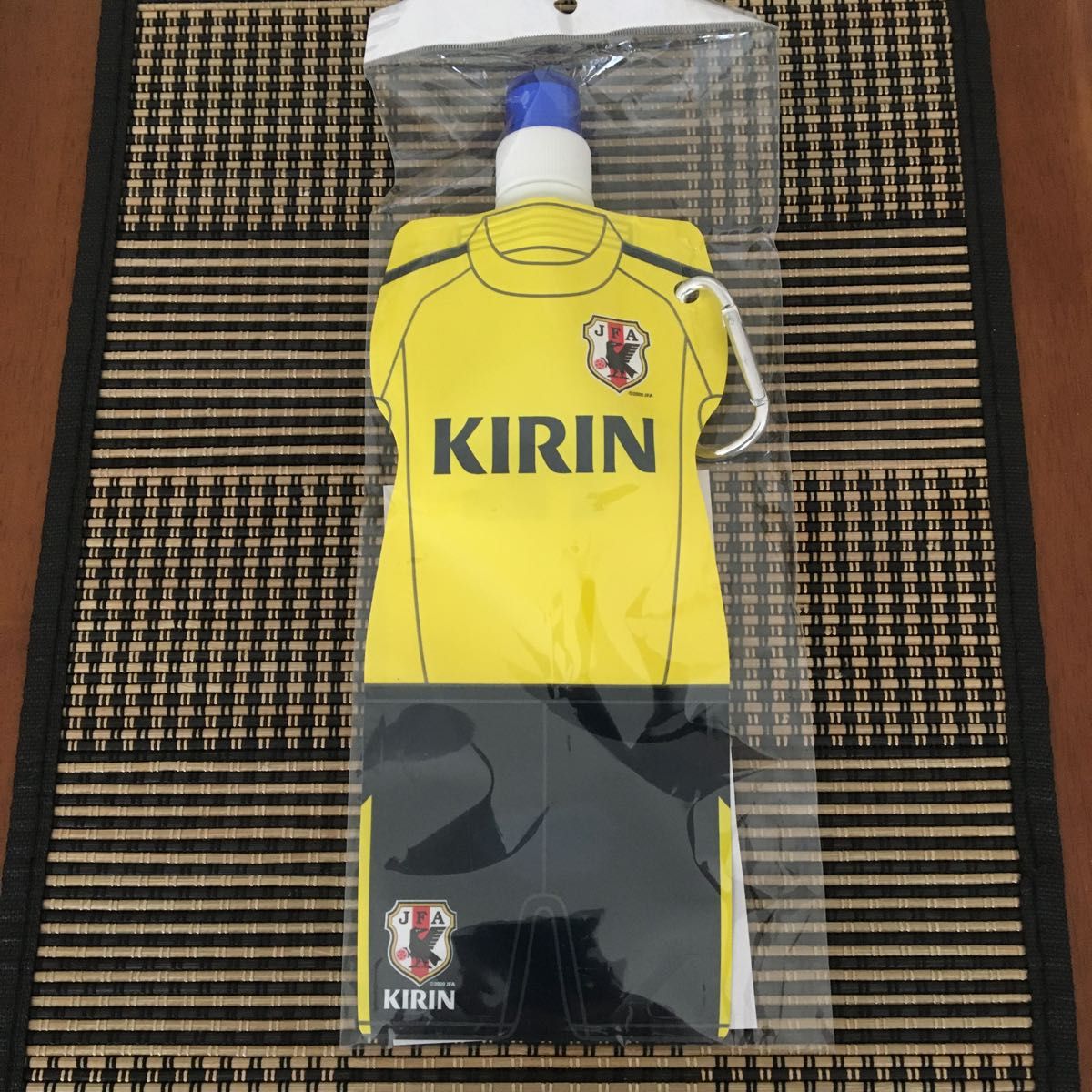 KIRIN  キリンビバレッジ　サッカー日本代表オリジナル折りたたみボトル