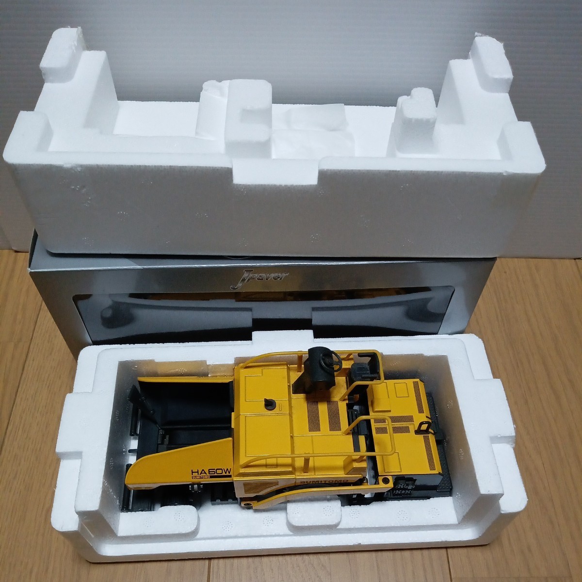 10200円 住友建機【1:32 HA60W】※一部のパーツ欠損あり SUMITOMO 10200円 住友建機【1:32 HA60W】※一部のパーツ欠損あり SUMITOMO