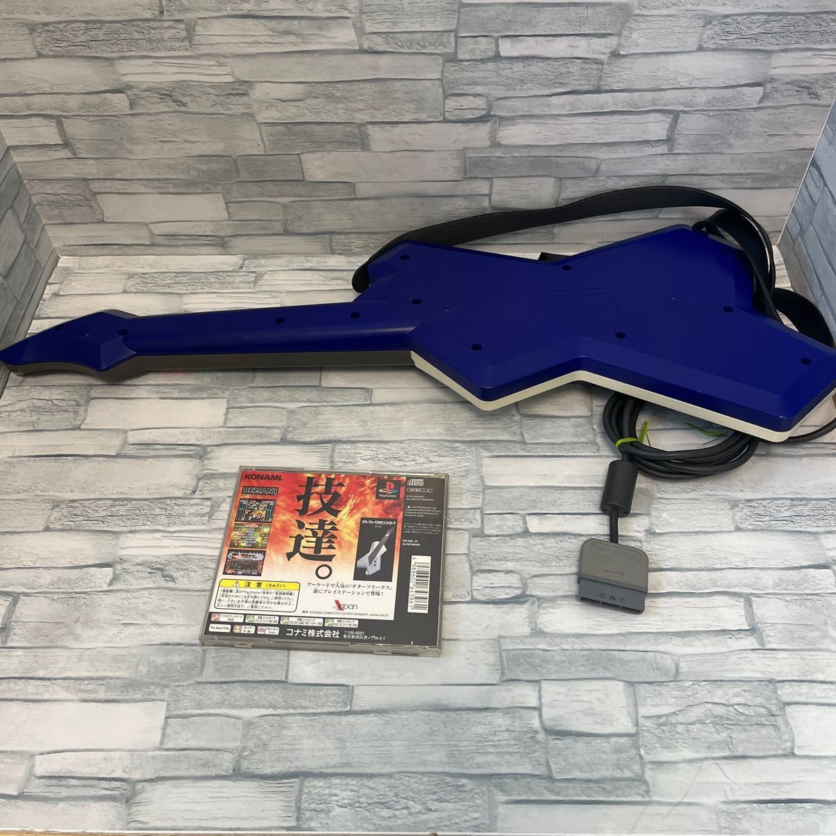 【PS】ギターフリークス専用コントローラ　ギターフリークスソフト2本付き  専用コントローラー KONAMI