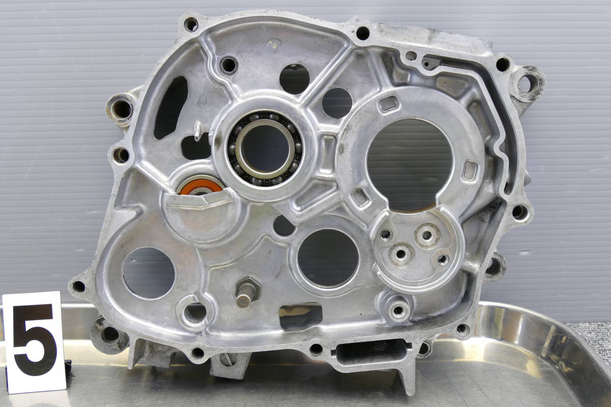 【2816】 ホンダ XR100 クランクケース 左右セット 割れ欠け無し エンジン番号HC07E-1005＊＊＊ NSF100 エイプ100_画像5