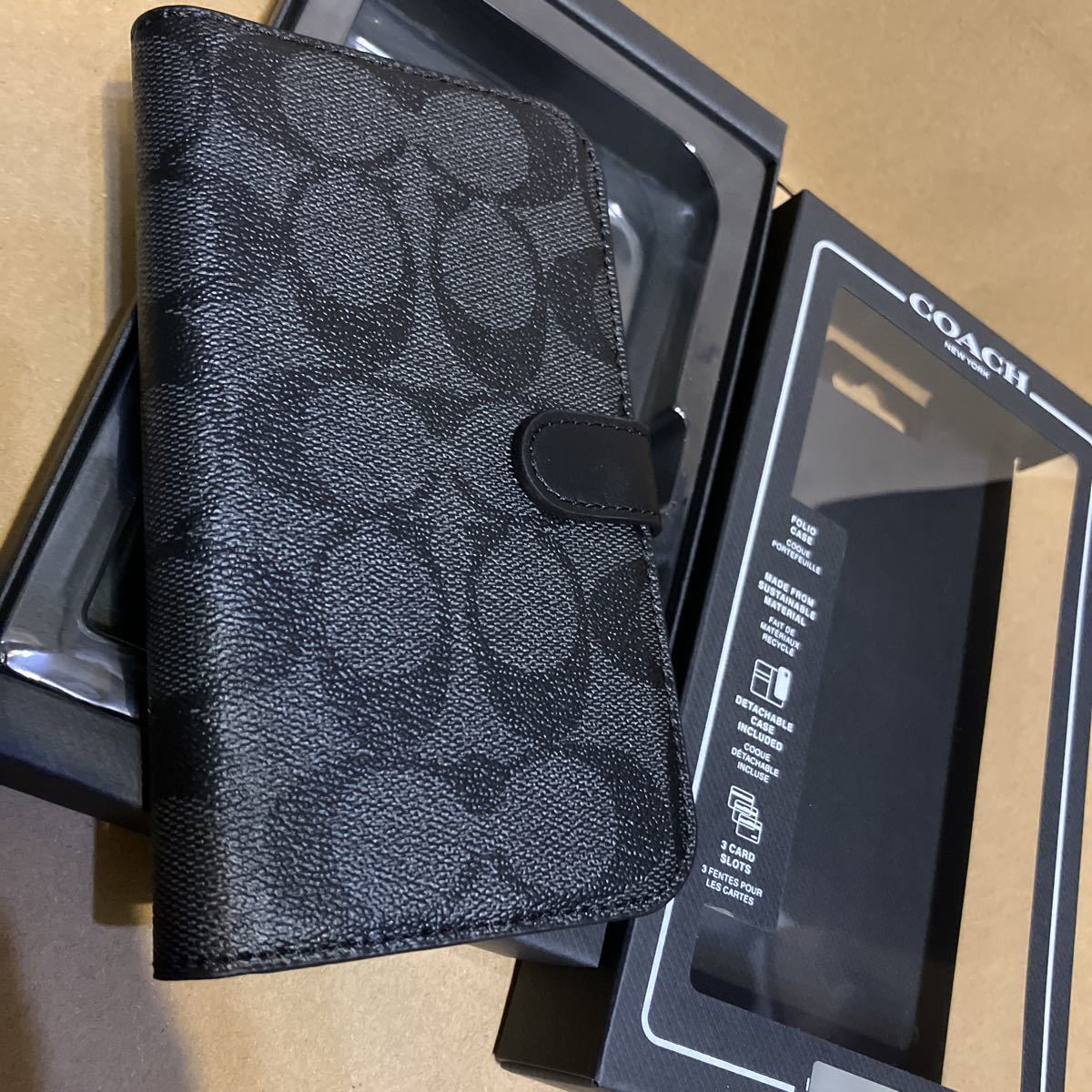 送料込●新品●価23100 COACH iPhone14PRO対応 iPhoneケース ダーク系C 手帳タイプ型押しレザー シグネチャー スマホケース コーチ_画像1