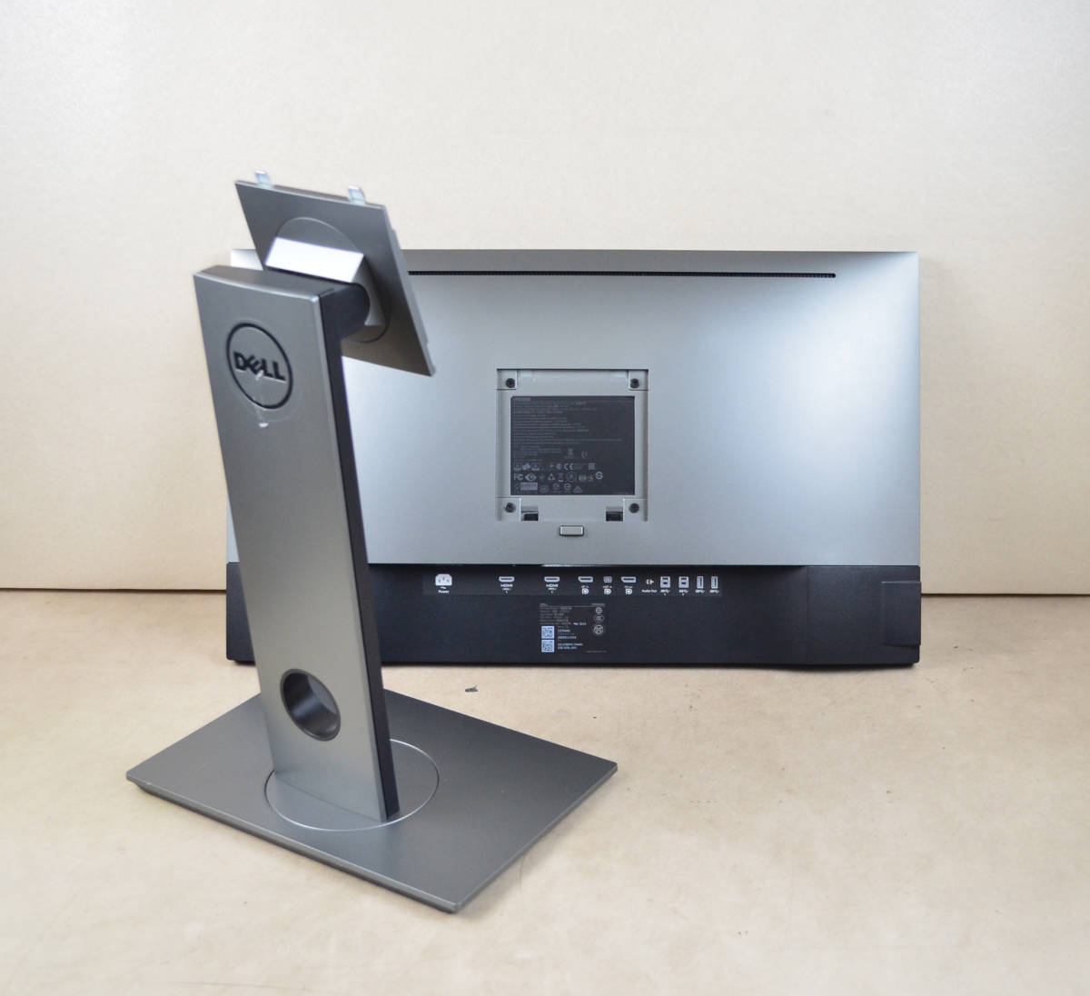 3840 超狭額ベゼル DELL 25型ワイド UP2516D 2K 2560 x 1440 ゲーミング HDMI/DP 回転・縦型表示 IPS LED ディスプレ3840 超狭額ベゼル DELL 25型ワイド UP2516D 2K 2560 x 1440 ゲーミング HDMI/DP 回転・縦型表示 IPS LED ディスプレ