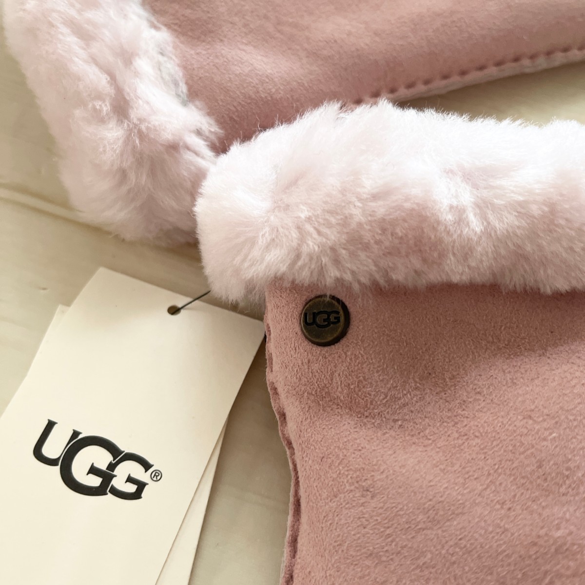 ムートングローブ 革手袋 レディース 手袋 レザーグローブ 本革 タグ付 UGG アグ シープスキン 防寒 プレゼント ブランド 新品 ピンク 可愛