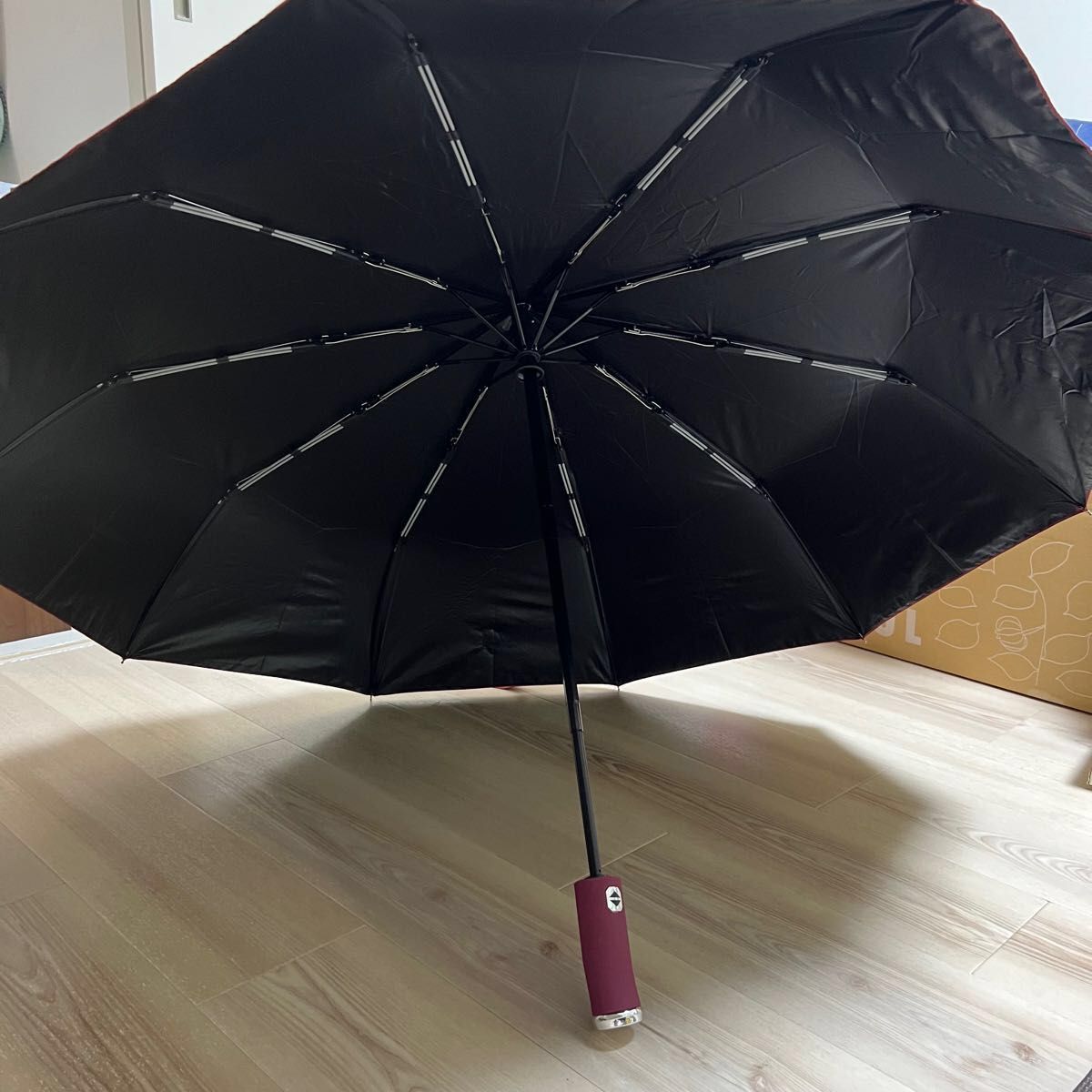 LEDライト付き折りたたみ傘　自動開閉　赤　ワインレッド　日傘雨傘兼用