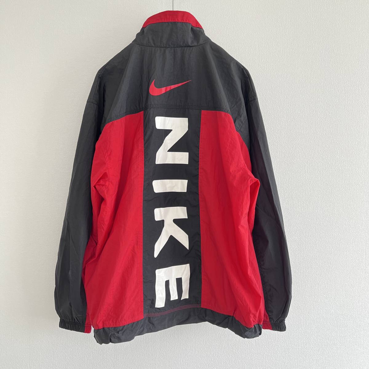 90s NIKE ナイキ ナイロンジャケット 赤×黒 ブレッドカラー 銀タグ KID’S L （メンズS位）_画像2