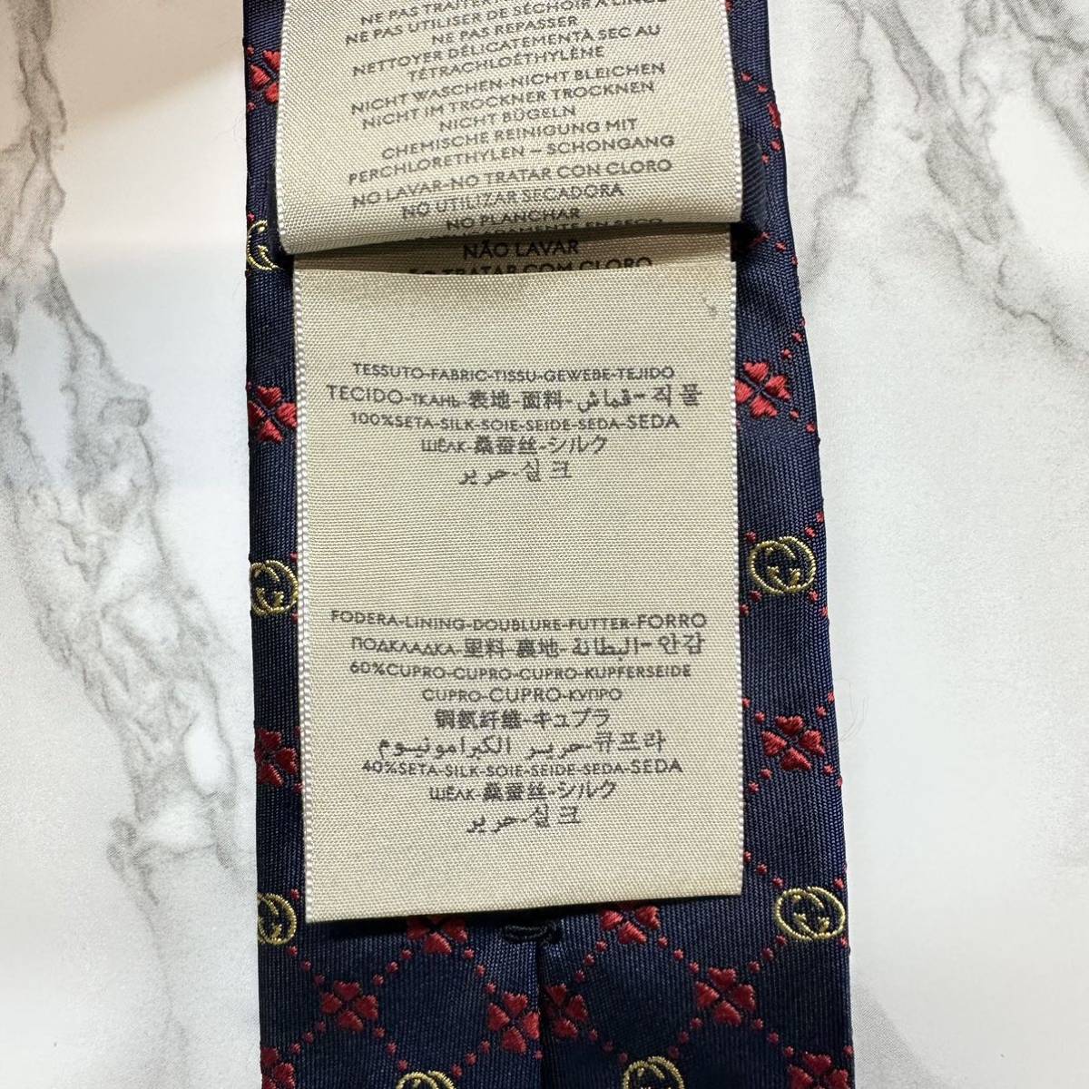 極美品 現行タグ 人気 GUCCI ネクタイ シルク100% GG柄 クローバー 蜂 ソーホー ナロータイ ブランドロゴ 刺繍 ネイビー 送料無料_画像6