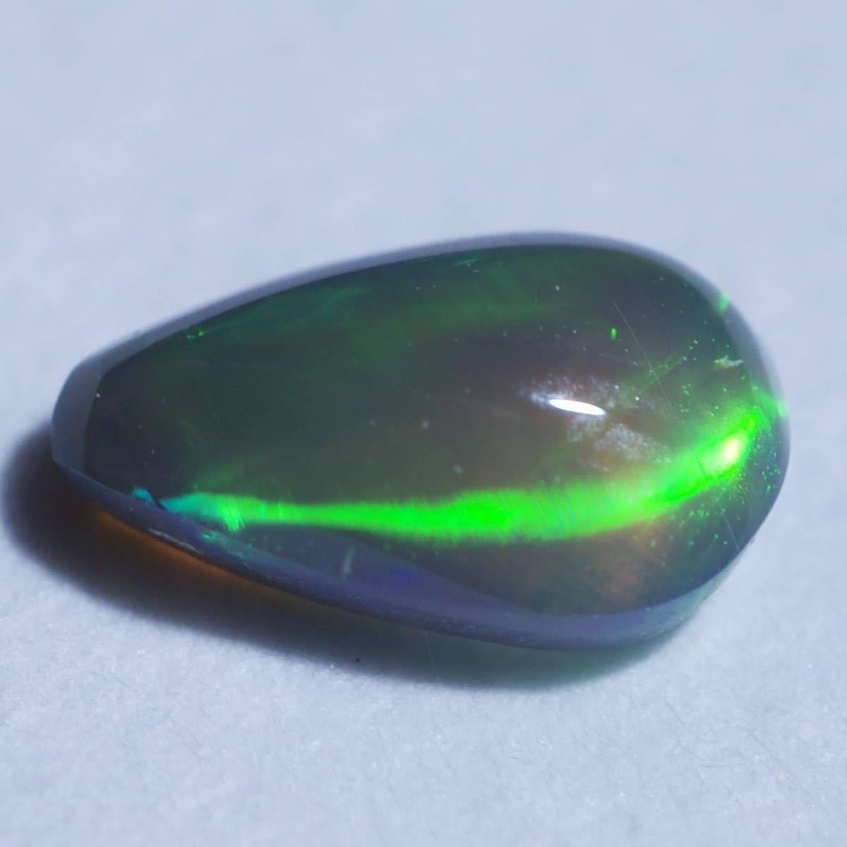 天然ブラックオパール/ルース/重さ0.31ct/サイズ縦6.0㎜ x横4.2㎜ x高2.3㎜/オーストラリア産/天然オパール/天然石_画像1