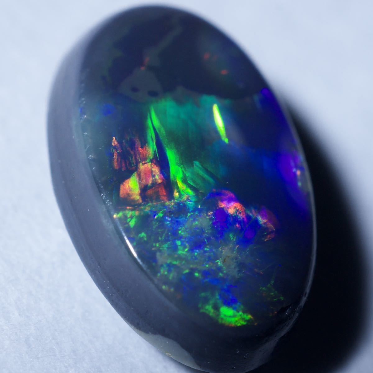 天然ブラックオパール/ルース/重さ1.52ct/サイズ縦10.3㎜ x横6.4㎜ x高3.6㎜/オーストラリア産/天然オパール/天然石_画像1