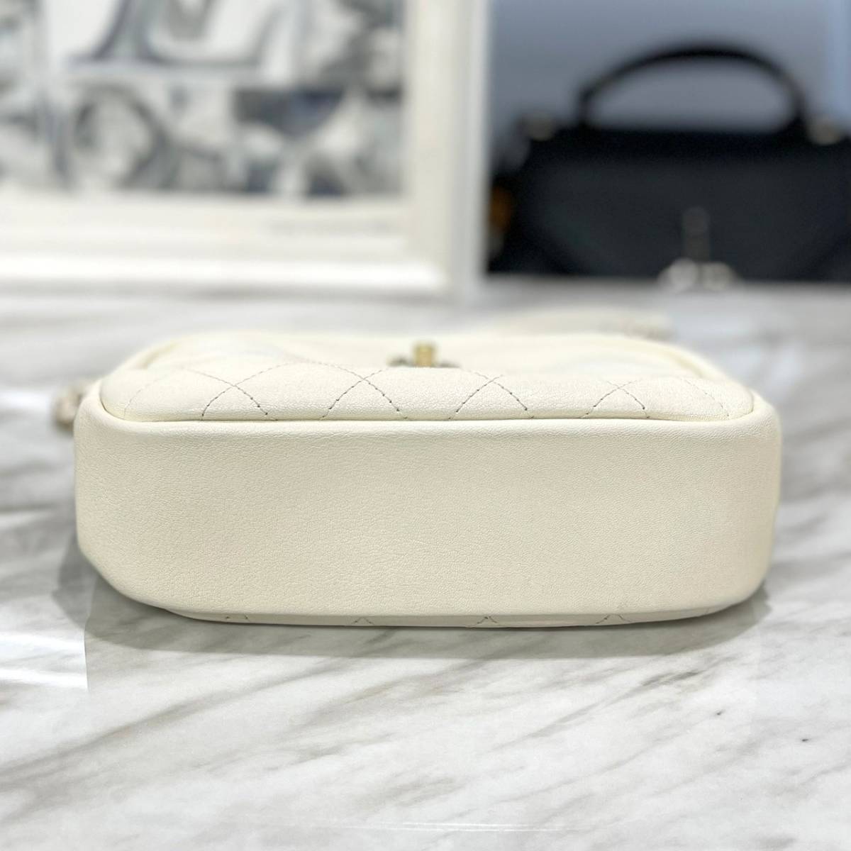 美品 シャネル マトラッセ ショルダーバッグ アイボリー 26番台 美品 シャネル マトラッセ ショルダーバッグ アイボリー 26番台
