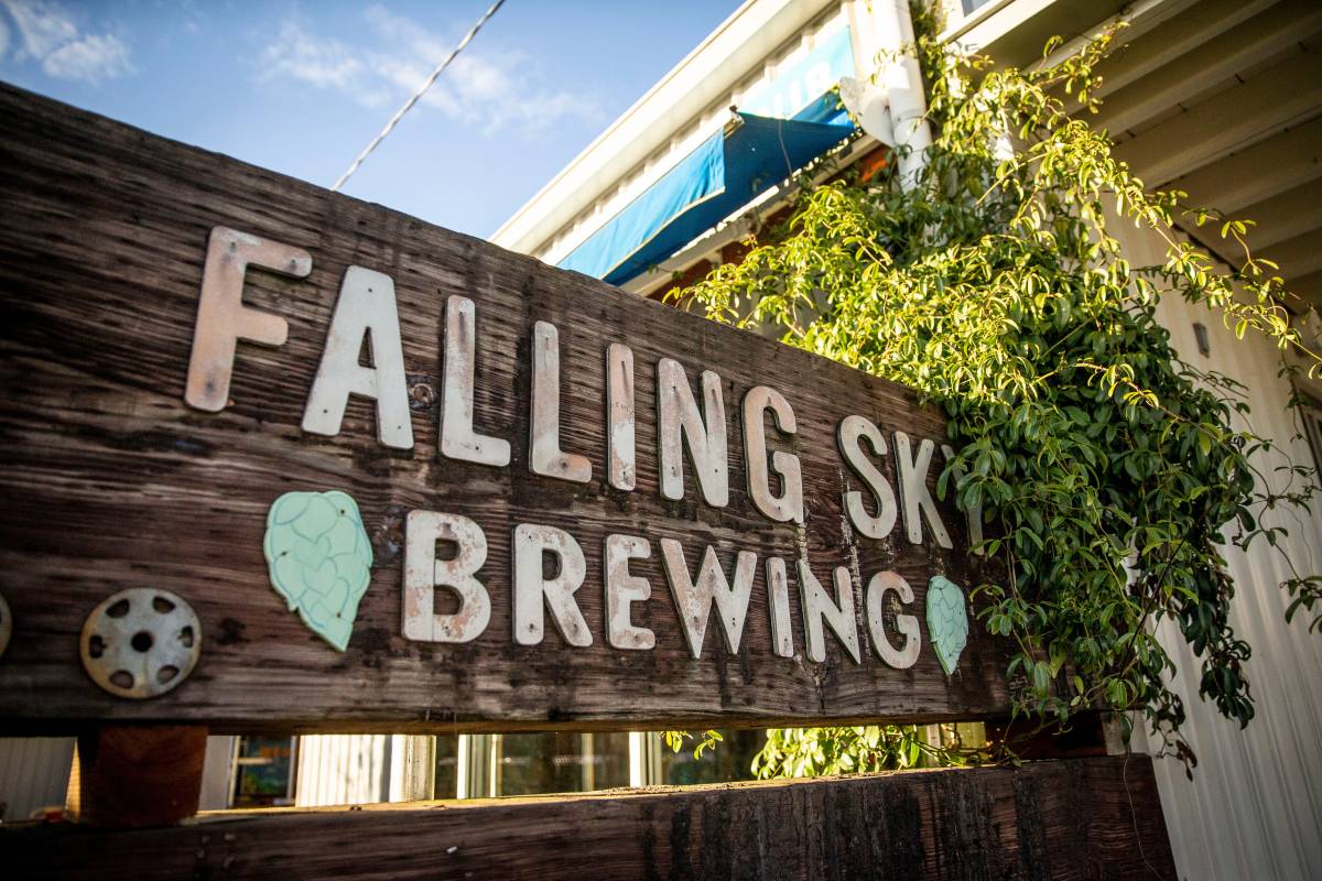 ◇ 激レア USA入手 アメリカ企業モノ オレゴン州ユージーン 地ビール会社 【FALLING SKY BREWING】 丸型 ロゴステッカー ◇_画像7