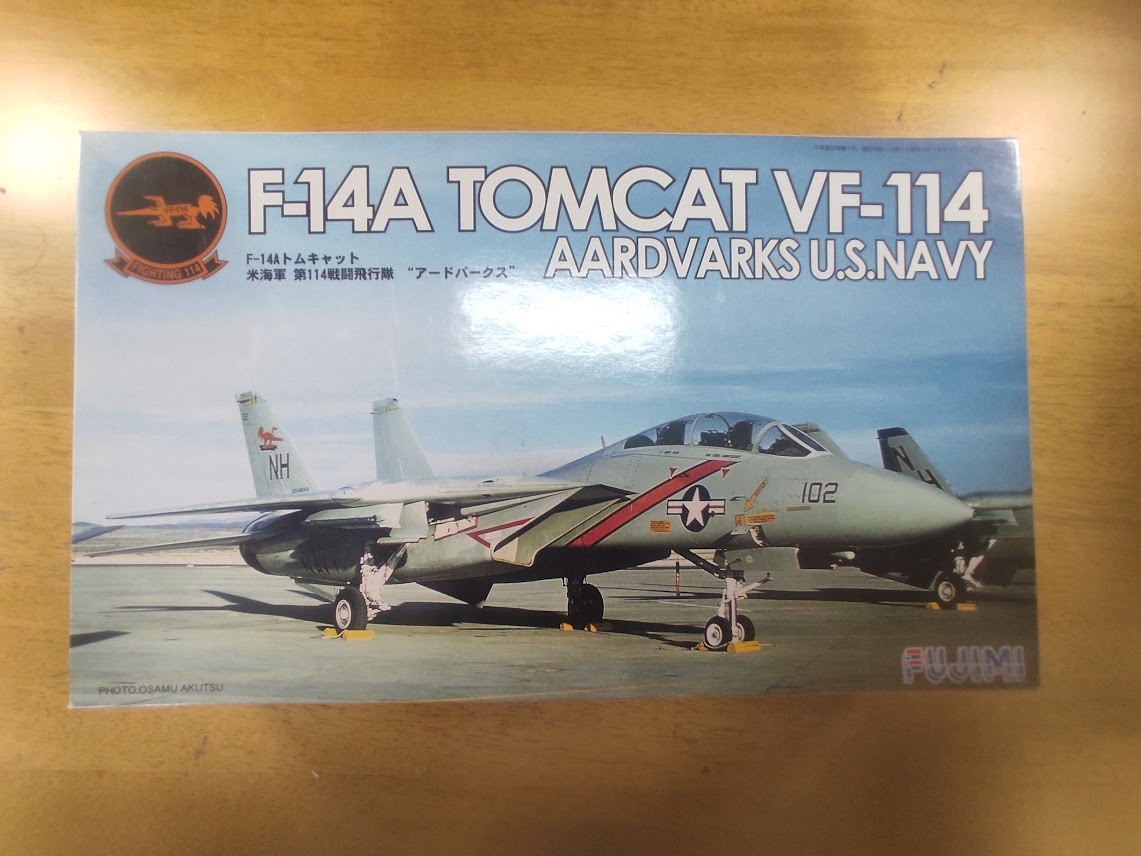 未組立 1/72 F-14A トムキャット 米海軍 第114戦闘飛行隊‘‘アートバークス’’ 「Iシリーズ No.13」_画像1