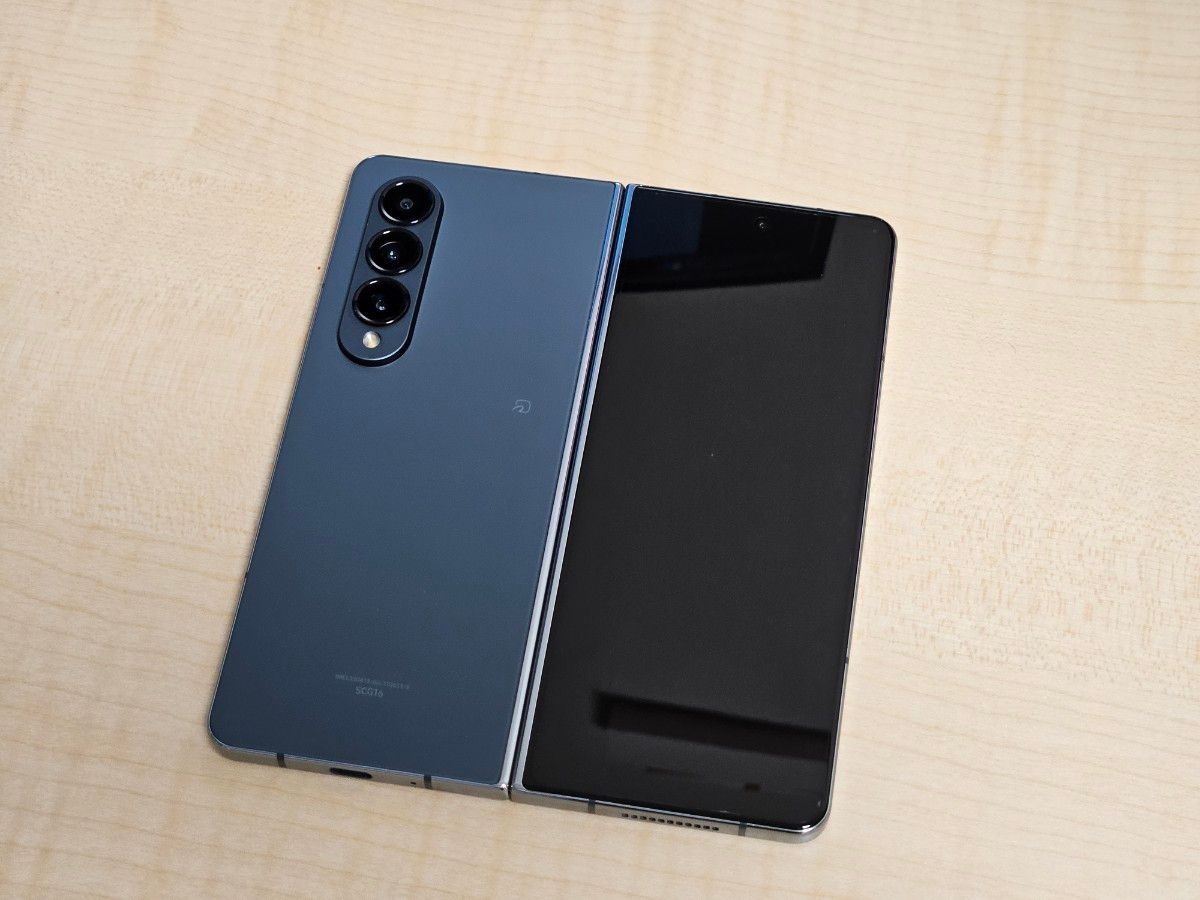 Samsung Galaxy Z Fold 4】au・SIMフリー / 純正保護フィルム Samsung Galaxy Z Fold 4】au・SIMフリー / 純正保護フィルム
