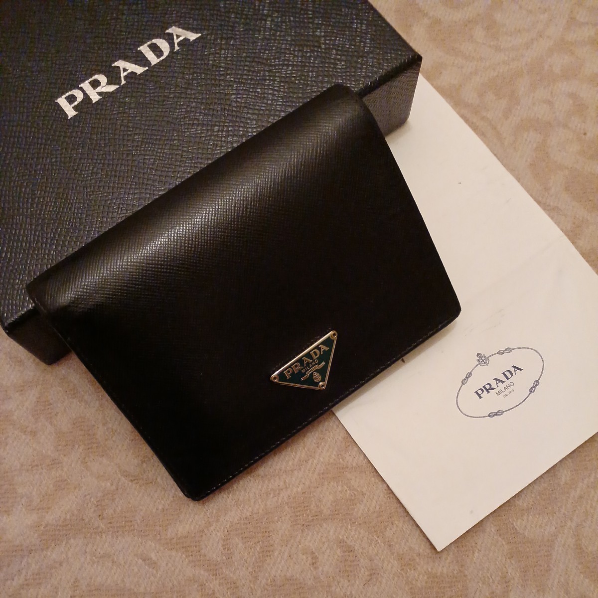 極美品PRADA プラダ三角プレートサフィアーノレザー 二つ折り財布ミニ財布-