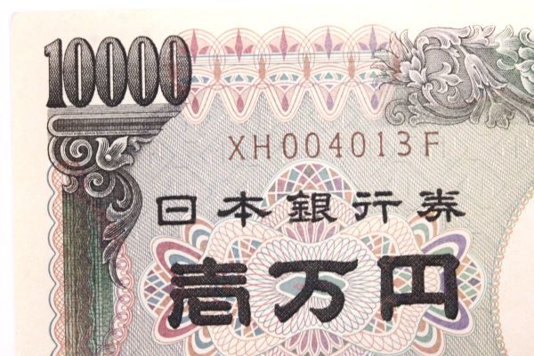 * unused tent gram none pin . Fukuzawa ..10000 jpy . one ten thousand jpy .1 ten thousand jpy . black number old note money Japan Bank ticket large warehouse . printing department manufacture ho no gram S0082