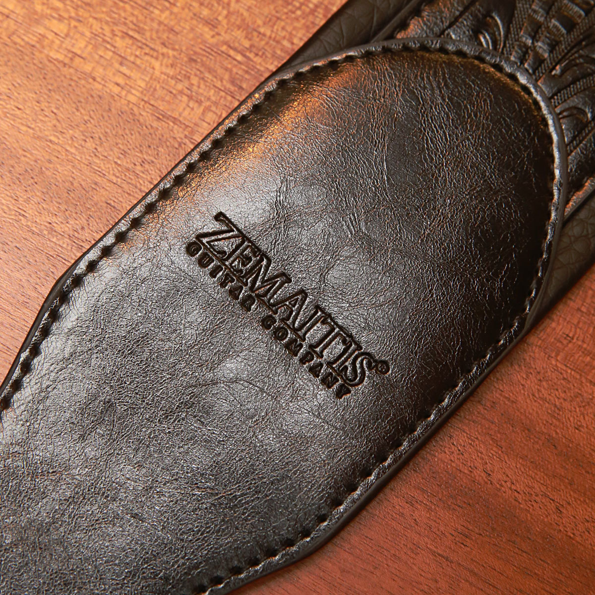 送料無料 新品 新製品「Zemaitis Embossed Leather Strap」ゼマイティス レザー ギターストラップ 黒 ブラック エンボス加工_画像2