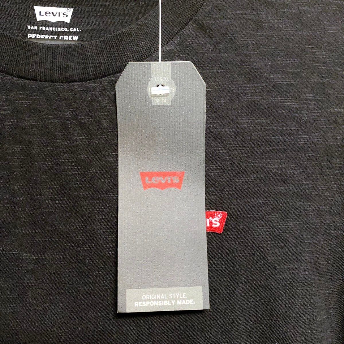 リーバイス Levi's レディース トップス Tシャツ 半袖Tシャツ ロゴ シンプル ワッペン ゆったり 黒 ブラック 新品