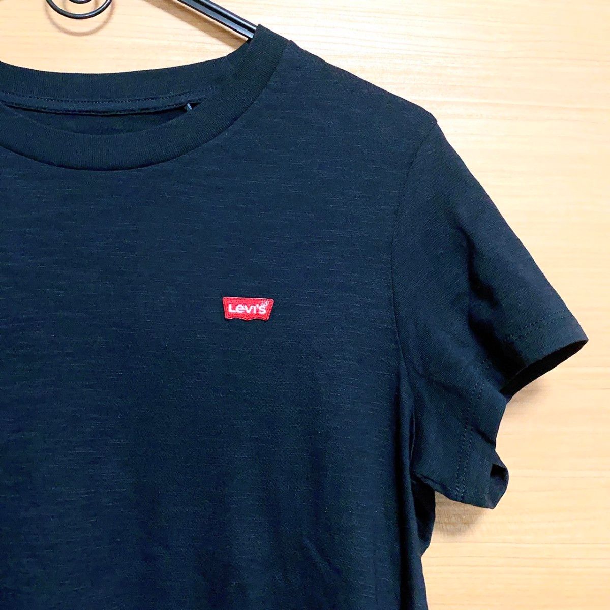 リーバイス Levi's レディース トップス Tシャツ 半袖Tシャツ ロゴ シンプル ワッペン ゆったり 黒 ブラック 新品