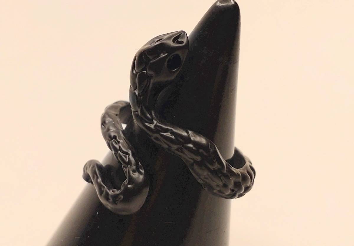 送料無料　【フリーサイズ】ノーマルショートスネーク　リング　指輪　ブラック　ヘビ　蛇　パンク　ロック　ストリート　ファンスマ