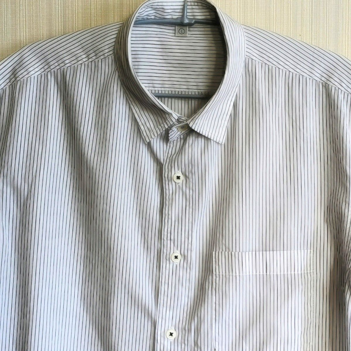 ユニクロ　半袖シャツ　Ｌ　ホワイト系　ストライプ柄