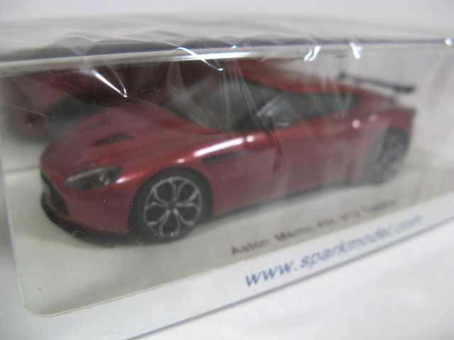 【未使用】スパーク 1/43 アストン・マーチン AM V12 ザガート レッド・メタリック（S2406 Aston Martin AM V12 Zagato）_画像3
