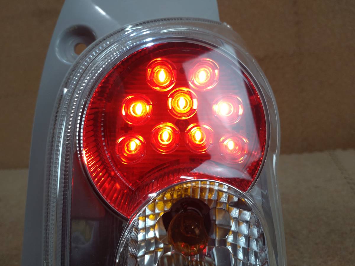 【美品】ダイハツ ミラココア L675S L685S 右テールランプ LED TOKAIDENSO トーカイデンソー 20515 後期【R5-3885B-CA】_画像8