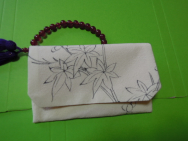  for women beads inserting (.. inserting ) white color ground black line *. leaf . floral print * silk ground * handmade *