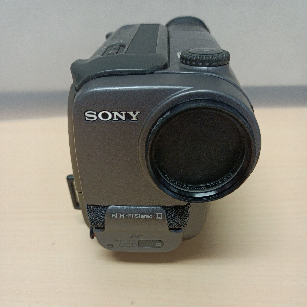 y091302fk 【現状品】SONY ソニー　CCD-TR3　Hi8/8mmビデオカメラレコーダー　ハンディカム　液晶モニター非搭載_画像2