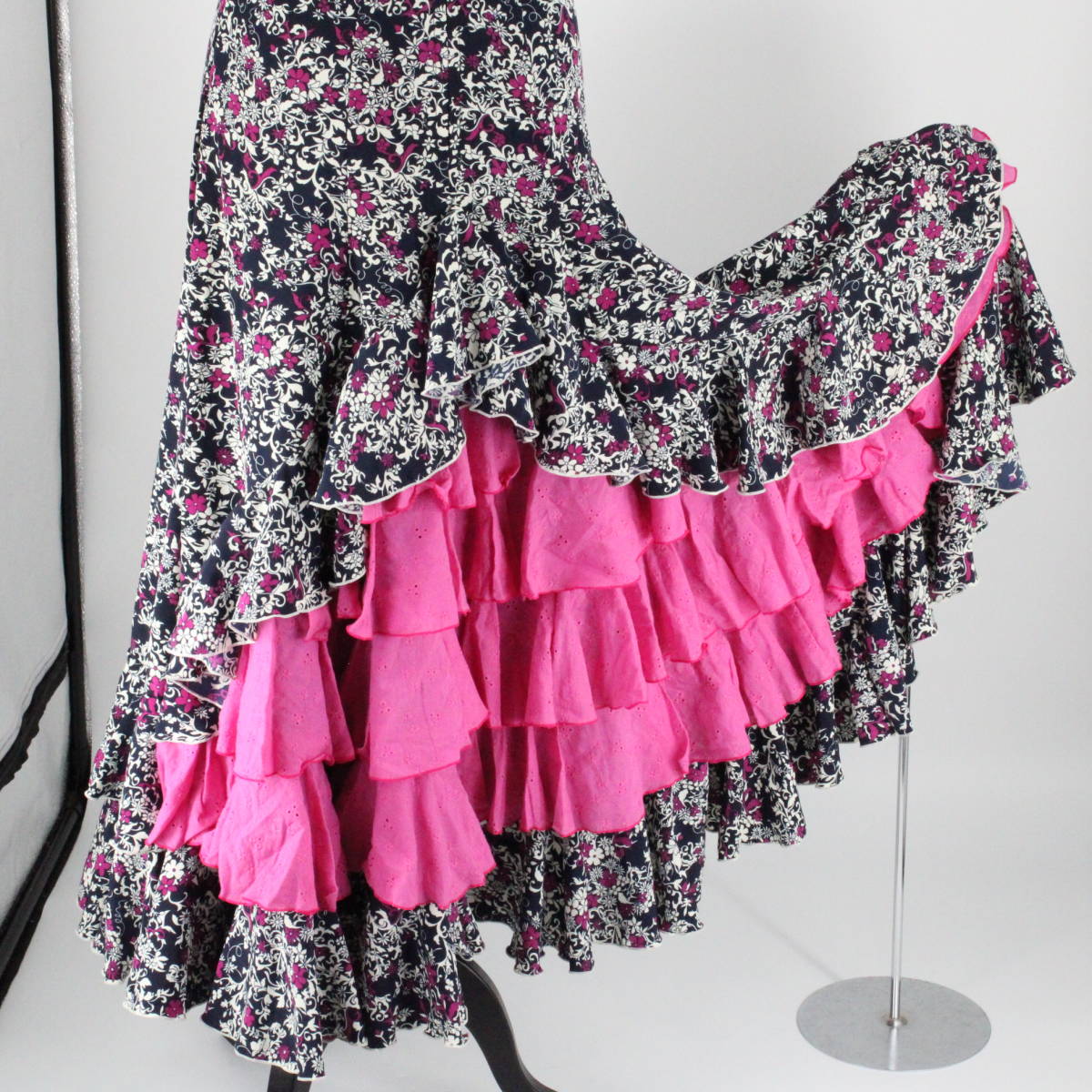 [ free shipping ][ beautiful goods flamenco costume ] navy × pattern ×... pink HERMOSA IBERIAfaruda on a grand scale spread hem ibe rear skirt 